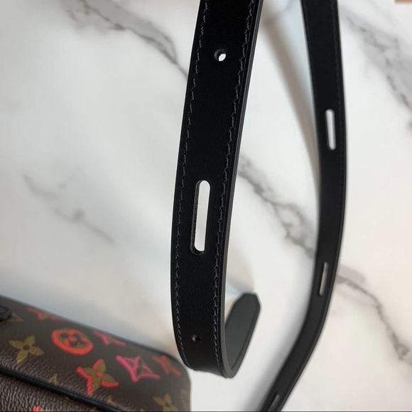 Louis Vuitton Heartbox Crossbody Sac Coeur heart bag Fall in Love HK LV Monogram - Picture 12 of 14